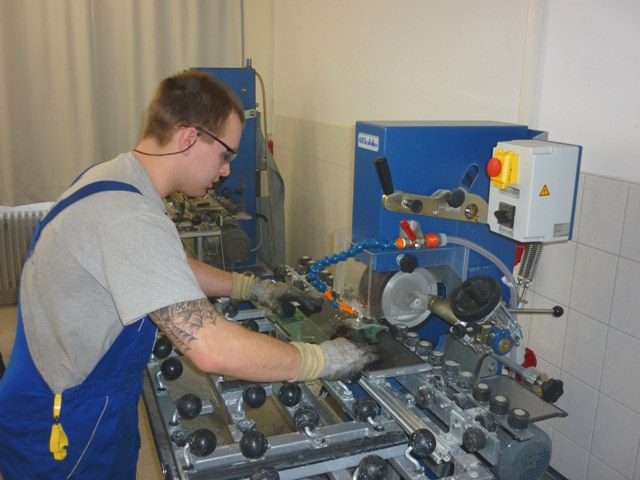 BVJ Glastechnik Glasbearbeitung