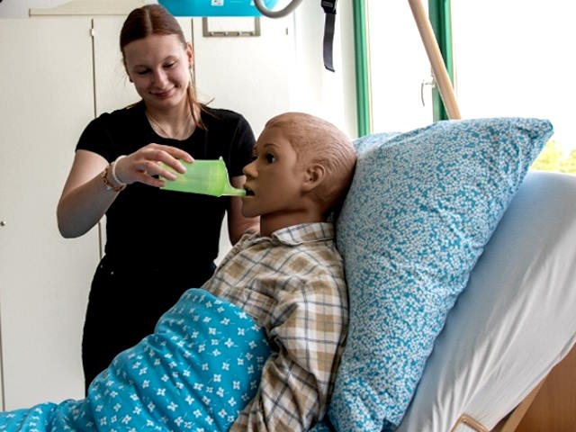 Krankenpflegehilfe Übung